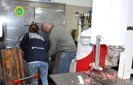 Trabajo clausuró una boca de expendio de la firma Carnes Roca SRL por incumplir leyes laborales
