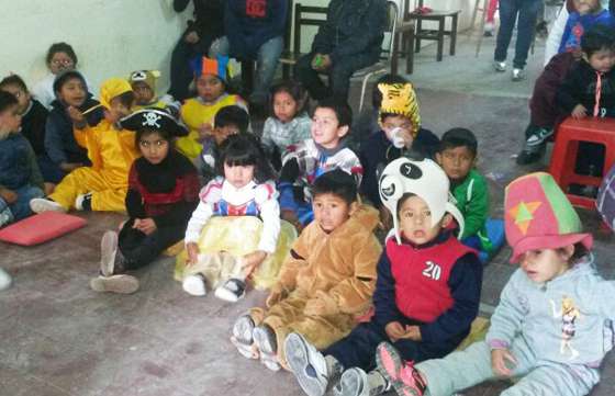 La Policía Comunitaria ofreció una función de teatro y títeres a los niños del barrio 20 de Junio