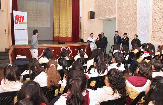 Más de 400 alumnas del Colegio Santa Rosa fueron capacitadas sobre el buen uso del 9-1-1