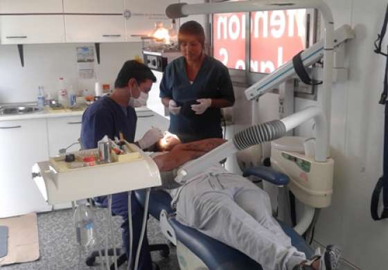 El móvil odontológico atenderá hasta mañana en barrio 2 de Abril