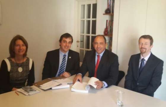El ministro de Educación se reunió con directivos de la Cambridge English Language Assessment