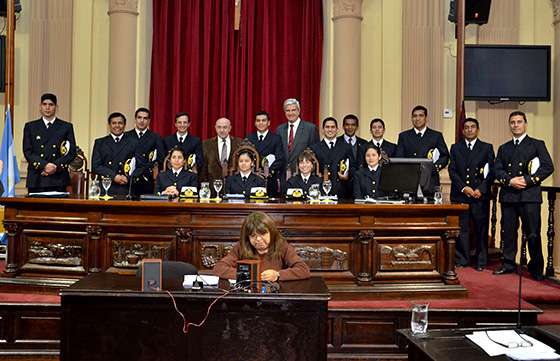 El Senado recibió a estudiantes de la Escuela Naval