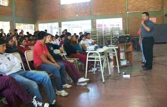 La Policía Comunitaria trabaja en la prevención de adicciones