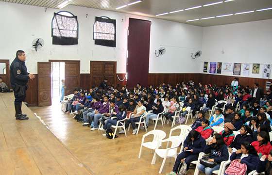 Alumnos del colegio 5.080 aprendieron sobre la importancia de respetar las normas viales