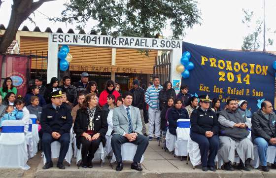 La Policía Comunitaria apadrinó a los alumnos de la escuela Rafael P. Sosa del barrio Castañares