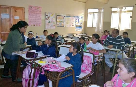El ministro de Educación visitó la escuela Santa Lucía de Capital