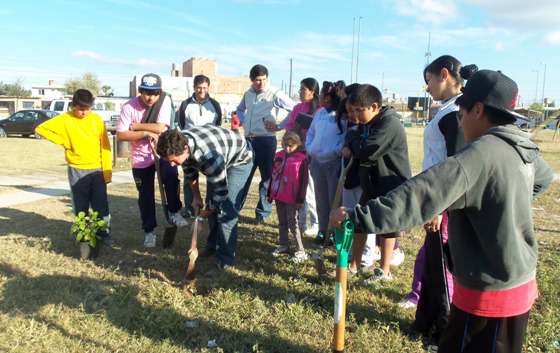 Funcionarios de Seguridad junto a vecinos trabajaron para embellecer San Francisco Solano