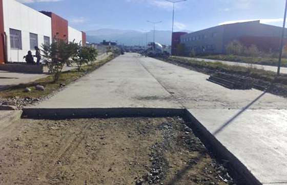 La Provincia pavimenta e ilumina la avenida principal de barrio El Huayco