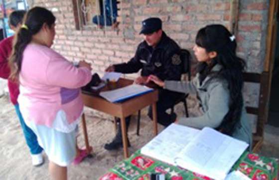 La Policía expidió certificados a vecinos de barrio San Alfonso