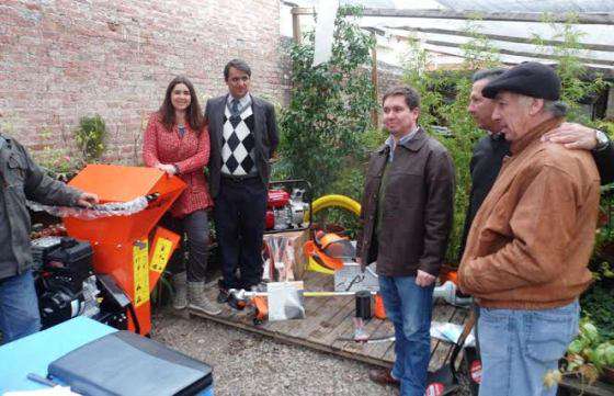 Productores de flores recibieron equipamiento y herramientas de trabajo
