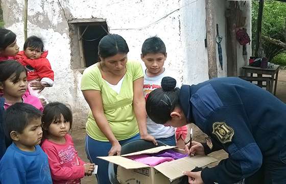 Operadores de la Policía Comunitaria entregaron donaciones en Salvador Mazza