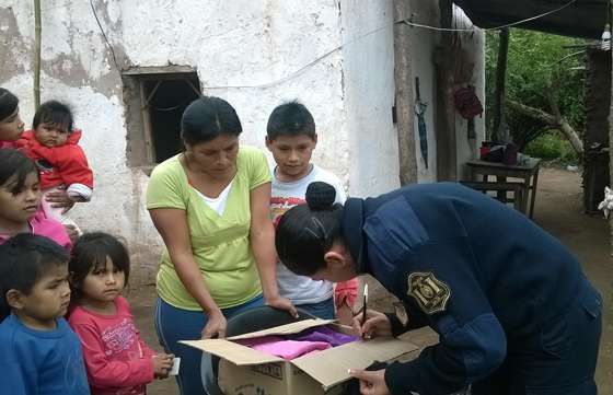 Operadores de la Policía Comunitaria entregaron donaciones en Salvador Mazza