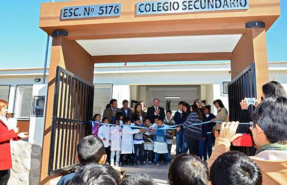 El Gobierno inauguró el edificio del colegio secundario de Villa Esmeralda