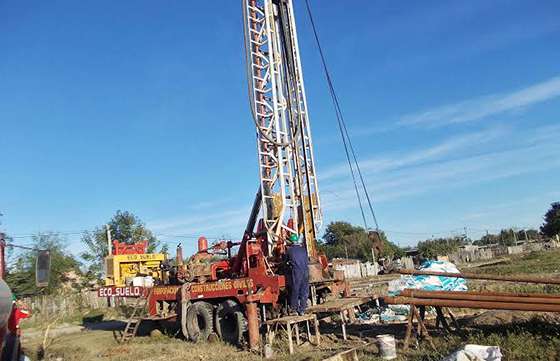 Se ejecutan los trabajos de perforación de pozo y obras complementarias para provisión de agua en barrios de Orán