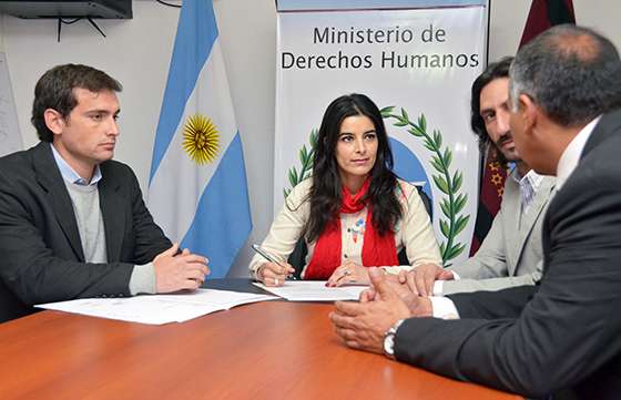 Se firmó un convenio para hacer más eficientes los recursos informativos sobre aspectos sociales y tributarios
