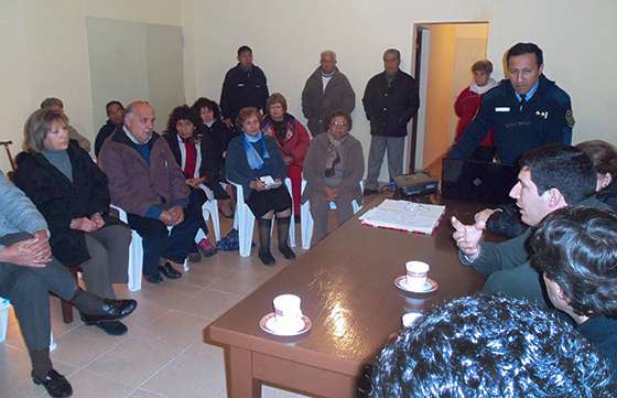 Vecinos de barrios 17 de Octubre y Casino expusieron sus inquietudes a funcionarios de Seguridad