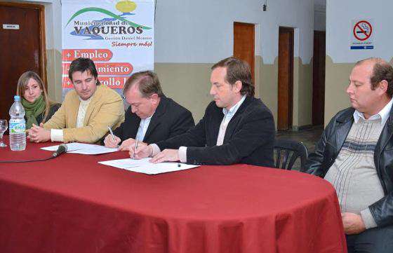 El Gobierno entregó al municipio de Vaqueros $380 mil  para la compra de un tractor