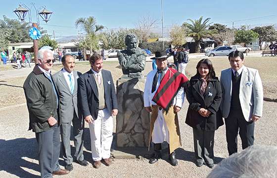 En El Carril emplazaron esculturas en memoria del General Güemes y del Coronel Burela