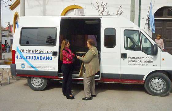 Abogados del Ministerio de Justicia respondieron consultas de vecinos de Chicoana