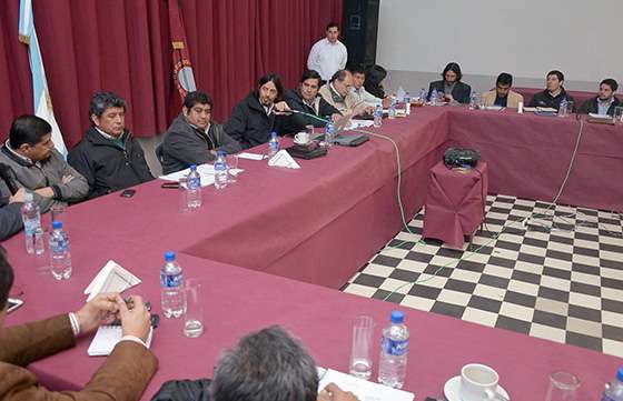 Ministros del Ejecutivo e intendentes repasaron en Guachipas políticas sociales y firmaron convenios para obras