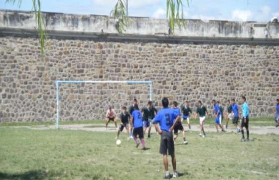 Los internos del Penal de Villa Las Rosas juegan en la liga anual de fútbol en contexto de encierro