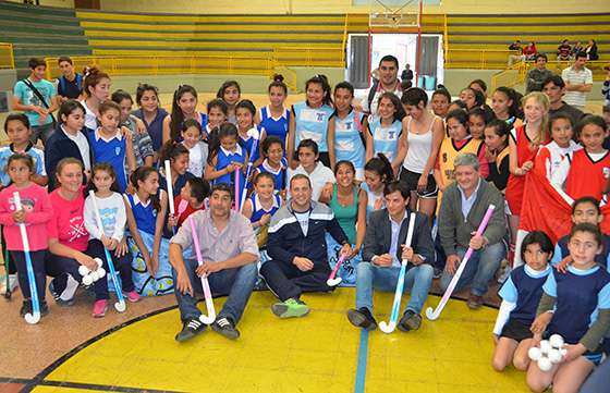 Deportes promociona en la provincia la práctica del hockey