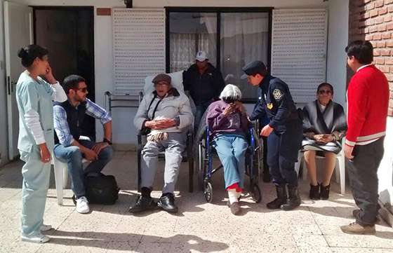 La Policía Comunitaria donó prendas de vestir a familias de escasos recursos
