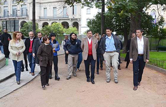 Funcionarios provinciales y el Intendente de la Ciudad recorrieron las obras de recuperación de la Plaza 9 de Julio