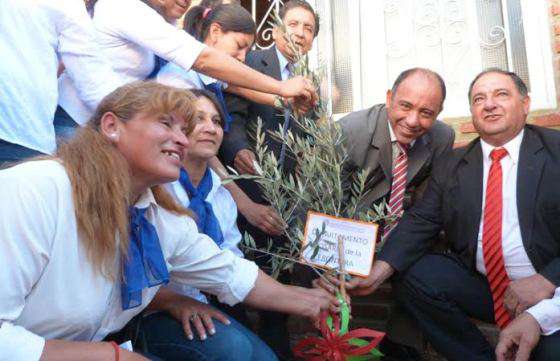 El colegio secundario de El Potrero es la primera institución educativa de Salta en plantar el olivo de la paz