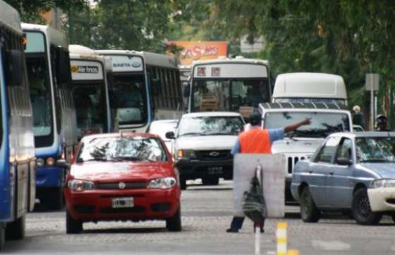 Desde hoy serán multados los infractores de los carriles selectivos de avenida Belgrano