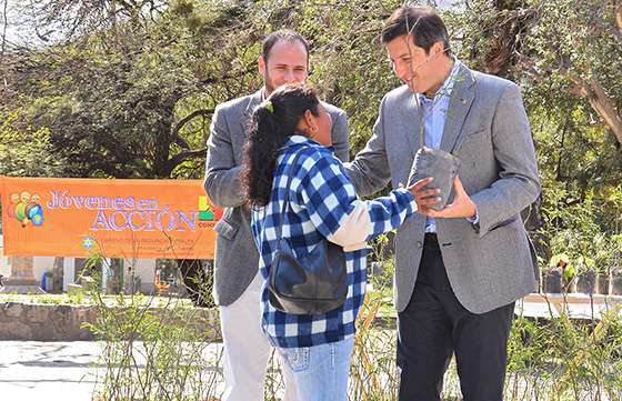 Comenzó la entrega de árboles nativos para reforestación