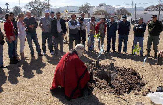 En la Semana del Árbol se homenajeó a los héroes caídos en Malvinas