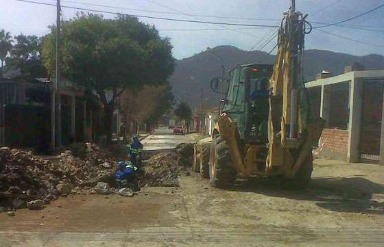 En barrio Castañares se mejora el sistema de agua potable