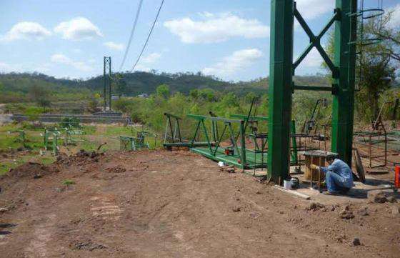 La obra de pasarela peatonal que se ejecuta en Salvador Mazza está a punto de ser concluida