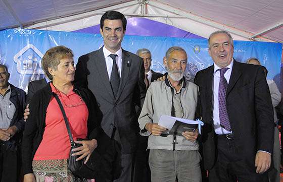 El Gobernador entregó 200 casas en El Huayco y se confirmó la construcción de otras 3.500 en Salta