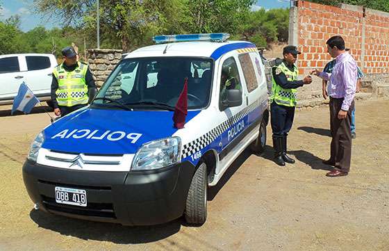 El Gobierno provincial entregó un móvil policial para el destacamento Talapampa