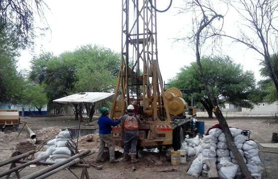 Iniciaron los trabajos de perforación de un nuevo pozo de bombeo y ampliación de redes en Pluma de Pato