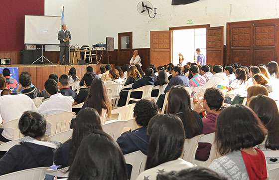Más de 150 estudiantes secundarios investigan y debaten sobre Malvinas Holocausto y Terrorismo de Estado