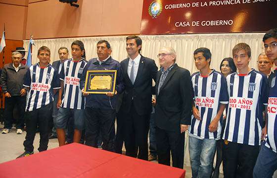 La Provincia entregó terrenos a instituciones y apuesta al deporte como vehículo de inclusión social