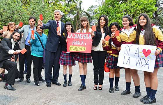 Gran convocatoria de la campaña Salta saca tarjeta roja al maltratador