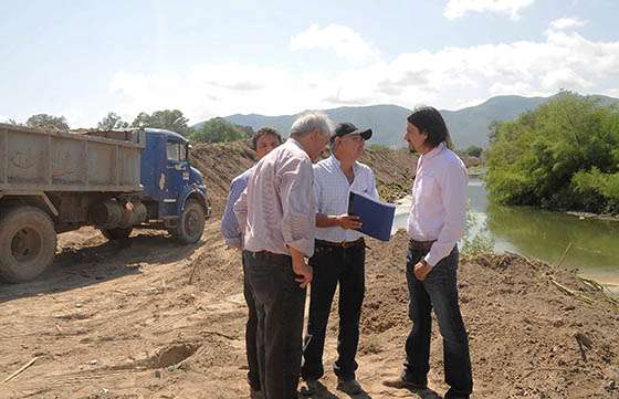Con trabajos de saneamiento se recupera el cauce del río Arenales