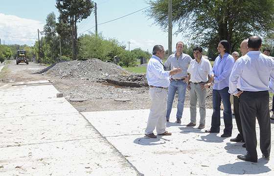 Ministros del Gabinete provincial recorrieron obras en Cerrillos