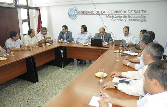 El Gobierno provincial ofreció dos sumas fijas de $700 en el marco de las negociaciones salariales