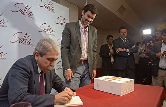 Urtubey participó de la presentación del libro del senador Aníbal Fernández