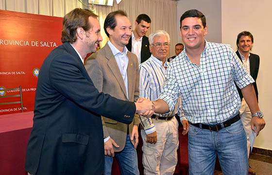 El Gobierno promueve la inversión privada con aportes no reembolsables y créditos a productores
