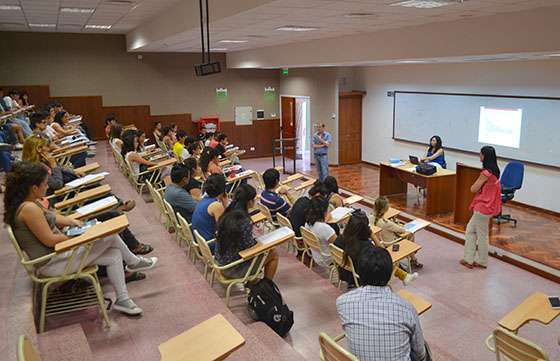 Estudiantes de Comunicación de la UNSA participaron de un taller sobre VIH