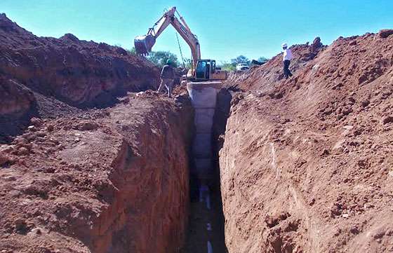 La Provincia ejecuta importantes obras de saneamiento en Pichanal