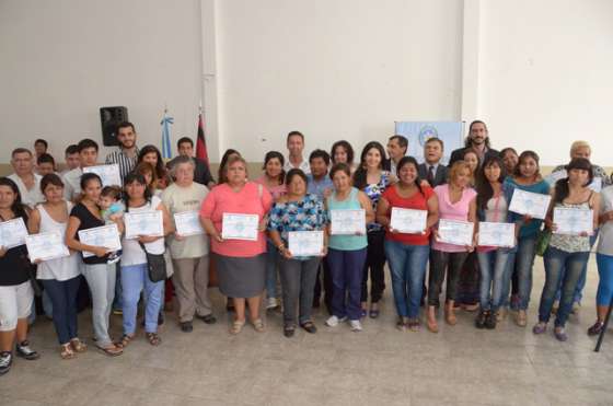 Entregaron certificados del curso de construcción a 600 cooperativistas de Argentina Trabaja