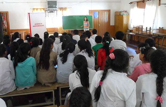 La Agencia Antidrogas capacita a docentes y alumnos de Santa Victoria Oeste