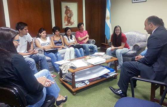 El Ministro de Educación se reunió con exparlamentarios juveniles